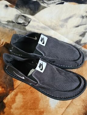 Nike Men’s Black Slip-On Solar Soft